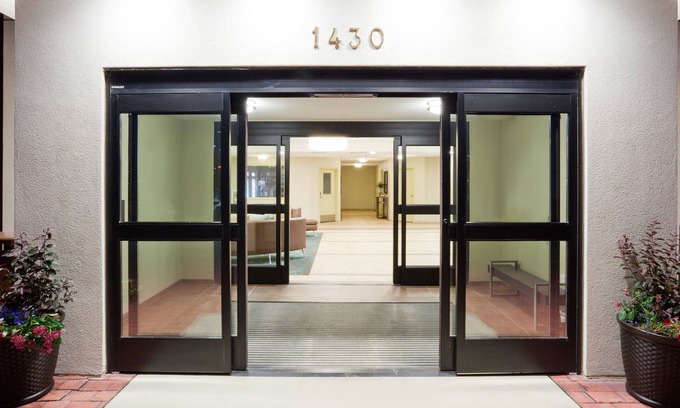Dickinson Hotel | Candlewood Suites Dickinson ND by IHG