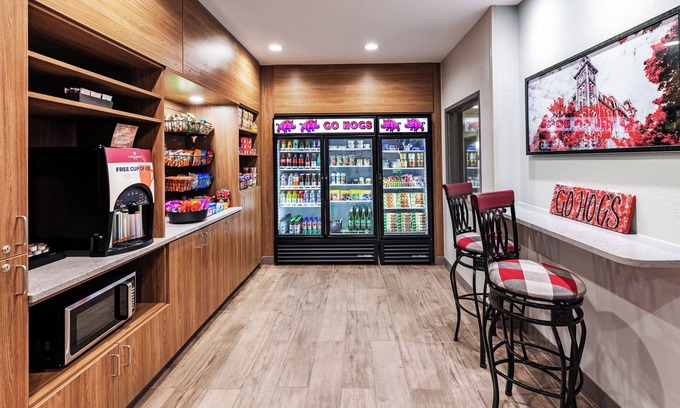 Fayetteville Hotel | Candlewood Suites Fayetteville – University of Arkansas by IHG