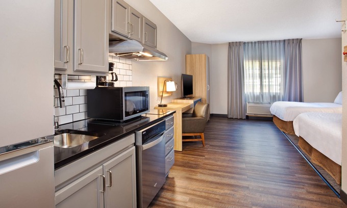 Kenosha Hotel | Candlewood Suites Kenosha by IHG