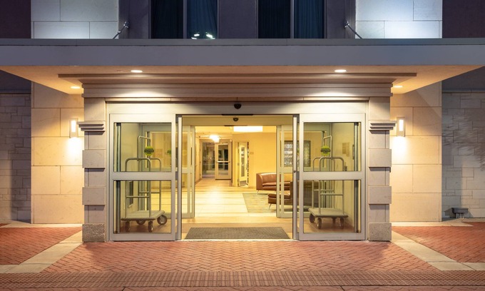 Manhattan Hotel | Candlewood Suites Manhattan by IHG