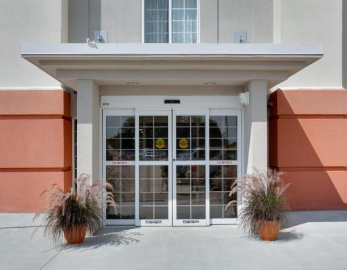 Salina Hotel | Candlewood Suites Salina by IHG