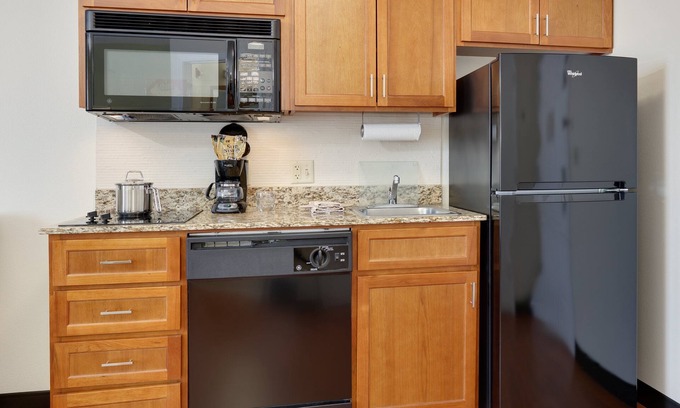 Salina Hotel | Candlewood Suites Salina by IHG