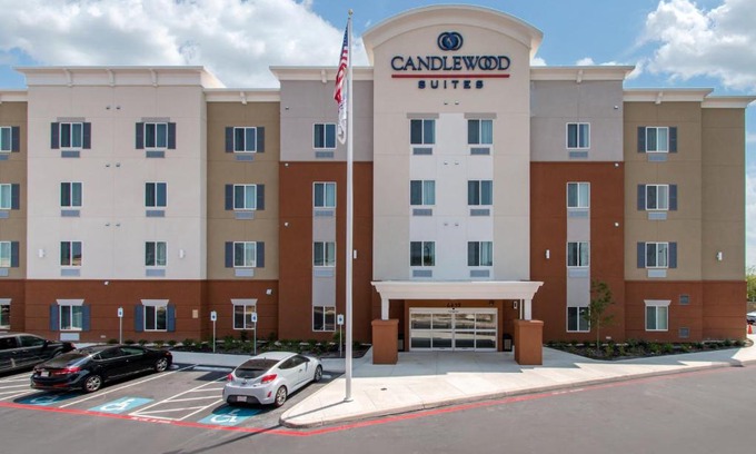 West San Antonio Hotel | Candlewood Suites - San Antonio Lackland AFB Area by IHG
