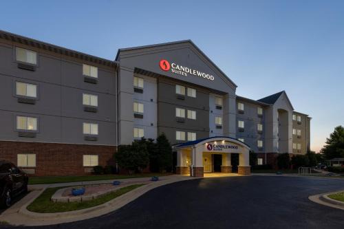 Springfield Hotel | Candlewood Suites Springfield-Medical District by IHG