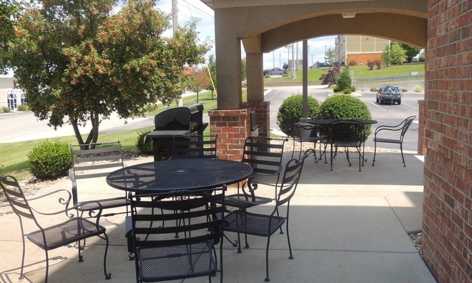 St. Robert Hotel | Candlewood Suites St Robert by IHG
