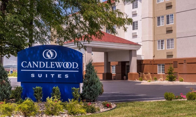 Topeka Hotel | Candlewood Suites - Topeka West by IHG