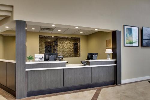 Wichita Hotel | Candlewood Suites - Wichita East by IHG