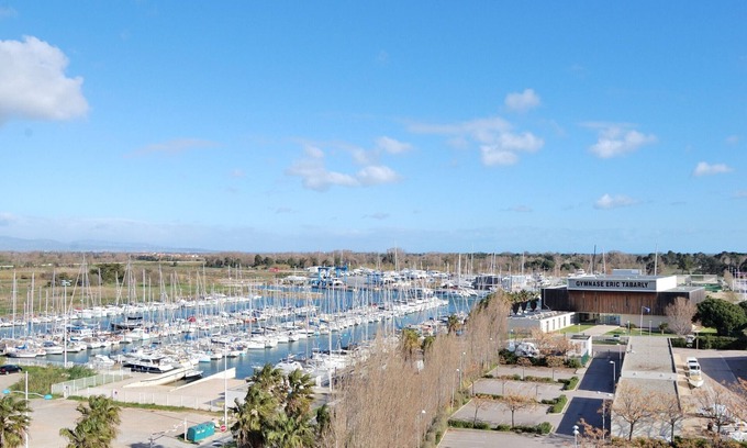 Le Port Apartment | Canet-en-Roussillon, A/C T3 Apt w/PKG, 4-6 Pers, Terrace, 3*