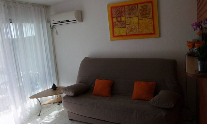 La Cote Radieuse Apartment | CANET PLAGE - Appart. 2* in secured residence - 1st line - facing the sea