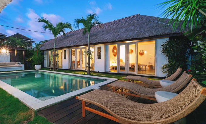 Padonan Villa | CANGGU Villa 4BR & BIG POOL - 10 min from the beach