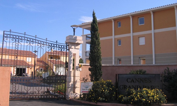 La Croix des Gardes Apartment | Cannes - Cannes Grand Parc - Les Hibiscus - F2 (50m *) Terrace (20m *) Garage