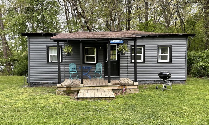 Three Rivers Cottage | Cannon Ball Cottage - Lakefront Cottages on Semi-private Lake, Beach, Boats, Fun