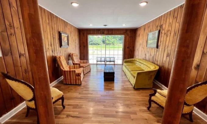 Fries Apartment | Canoe Cove at The Washington Inn 4