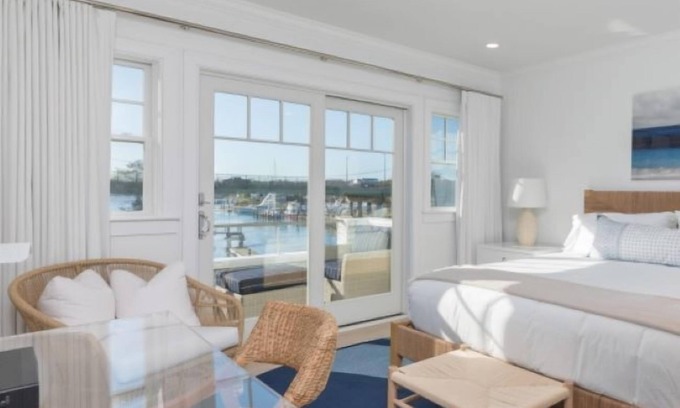 Hampton Bays Condo | Canoe Place Waterfront Residences