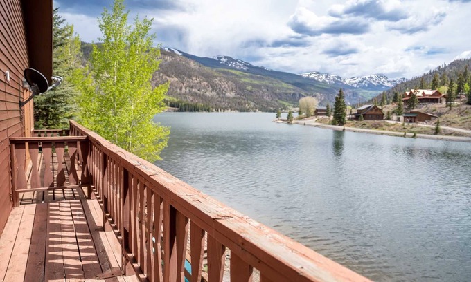 Lake City House | Canoe Right On Inn - North Shore #5 - On the Shore of Lake San Cristobal