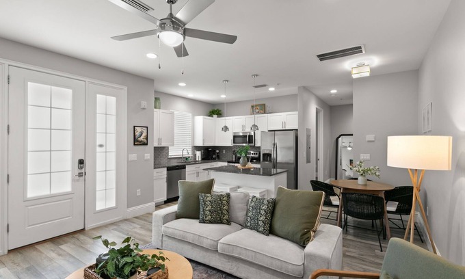 Safety Harbor Apartment | Canopy Cove | Gorgeous Condo In The Heart Downtown