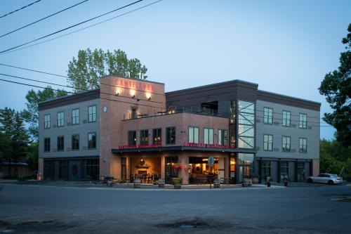 Ranier Hotel | Cantilever Hotel, Trademark Collection by Wyndham
