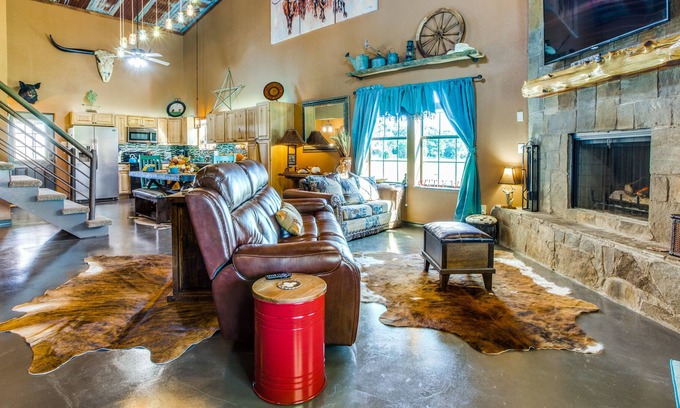 Elmo Other | Canton, Texas Luxury Barnhouse in a Tranquil Ranch setting