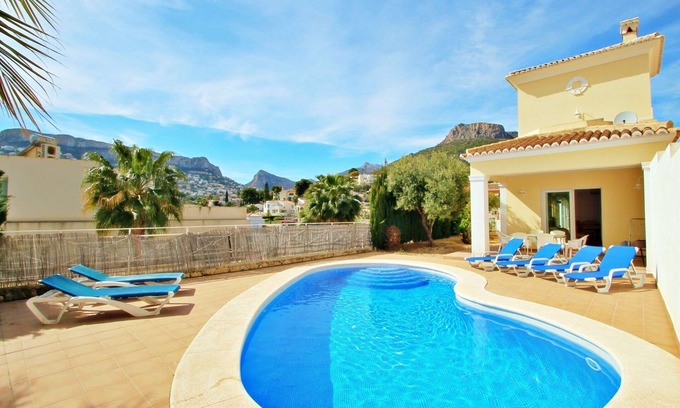 La Canuta Villa | Canuta Mar 14- two story holiday home villa in Calpe