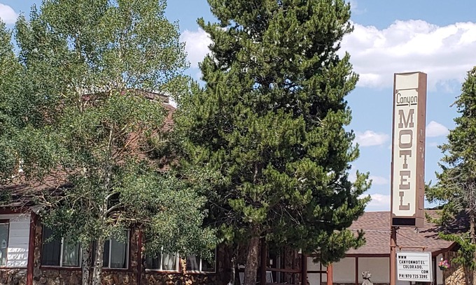 Hot Sulphur Springs Hotel | Canyon Motel