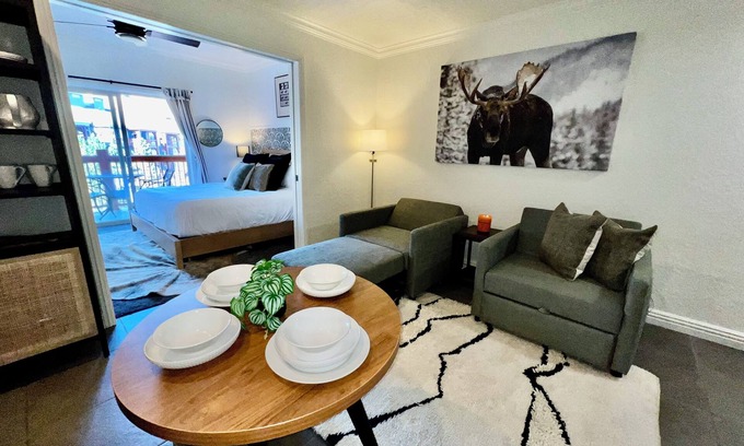 Park City Condo | CANYONS VILLAGE SKI IN OUT - 1 bdrm condo, VIEWS, steam shower, steps to GONDOLA