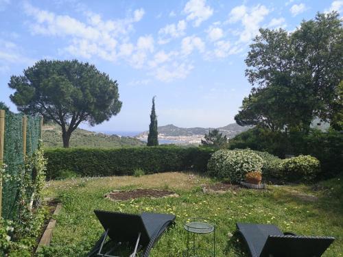 La Selva de Mar House | Cap de Creus : bungalow, jardin y vista al mar.
