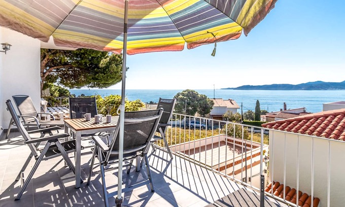 Llanca Apartment | Cap Ras 01 – Apartment with terrace and sea views