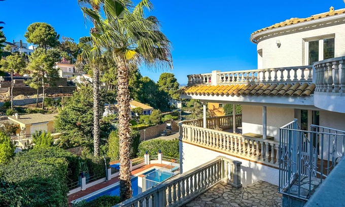 Begur Villa | Capacity 8 people. Villa with pool and large terraces , 750 meters from beach