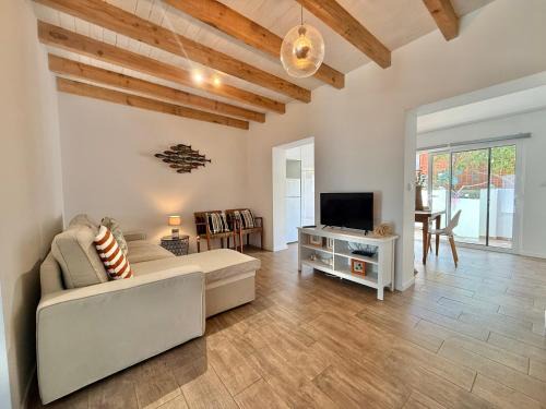 Pica Galo Villa | CAPARICA BEACH VILLA