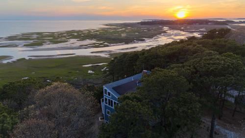 Wellfleet House | Cape Getaway by Leavetown Vacations