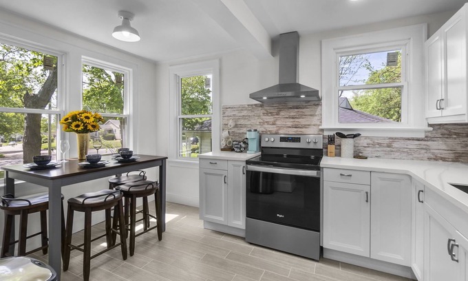 Cape Girardeau House | Cape Girardeau's Rustic Modern Stay 3BR/2.5B Huge!
