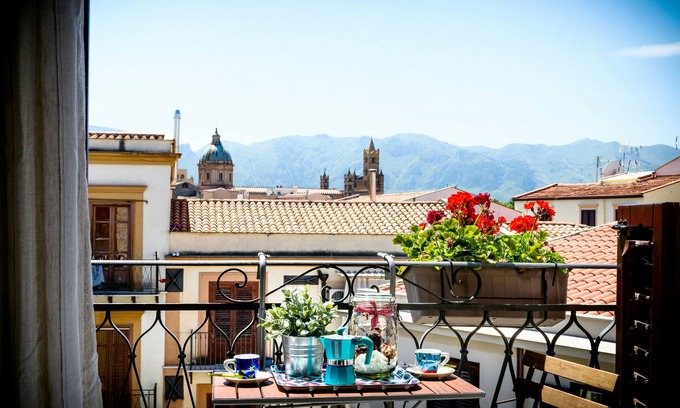Palermo Apartment | Cape House: Beautiful Apartment on the Cape Market