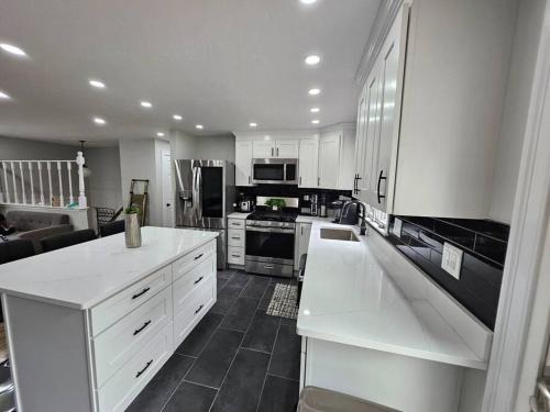 Marstons Mills House | Cape Living in Barnstable private,walk to pond