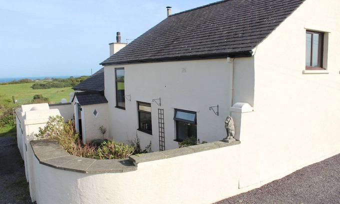Amlwch Cottage | CAPEL ZION, pet friendly, country holiday cottage in Amlwch