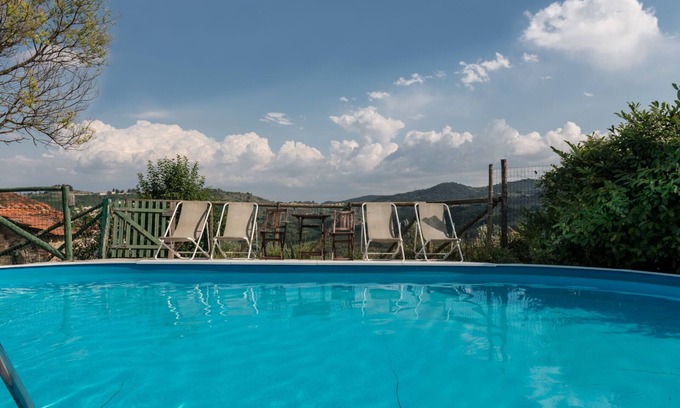 Carmignano House | Capezzana di Sopra: a Tuscan Farmhouse with 6 bedrooms and Pool