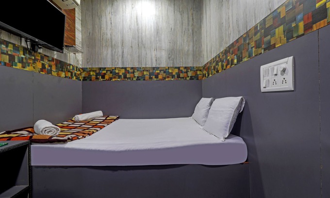 Dadar East Hotel | Capital Guest House