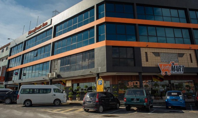 Bintulu Hotel | Capital O 90083 Riverfront Inn