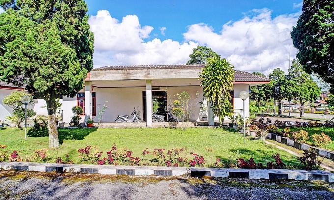 Kota Sidikalang Hotel | Capital O 92214 Beristera Hotel