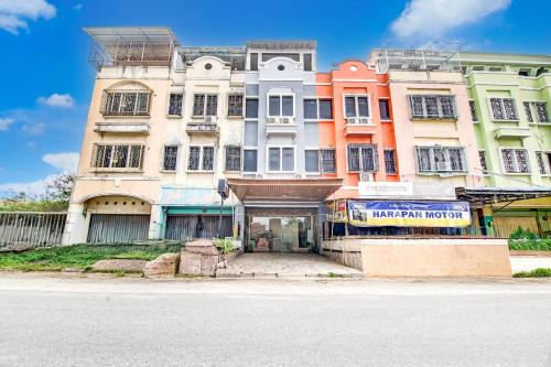 Pekanbaru Hotel | Capital O Pusat Kota Pekanbaru Near Mall Living World Formerly Radja Homestay