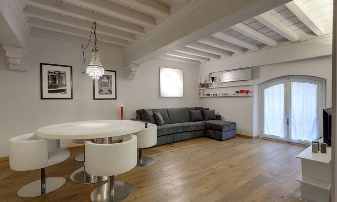 Duomo Apartment | Capitelli Suite, glamor apartment in the core of the center of Florence