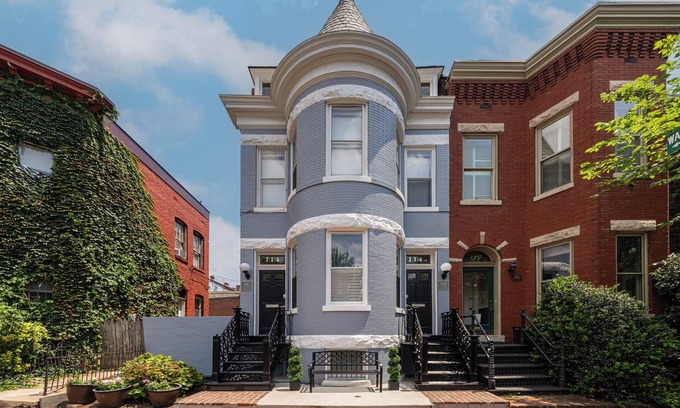 Capitol Hill House | Capitol Hill, 9 Windows, FREE PARKING, Metro
