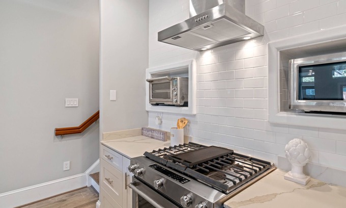 Southeast House | Capitol Hill Hidden Gem with an impeccable roof top view!