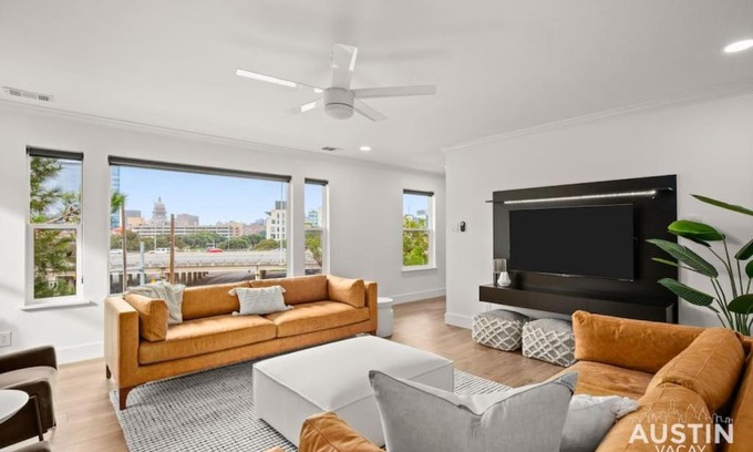 Swede Hill House | Capitol View DT w Elevator with Free Swim Club Access