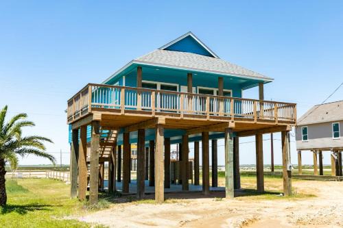 Freeport House | Capri - Beach View & Private Walkway- Pet Friendly
