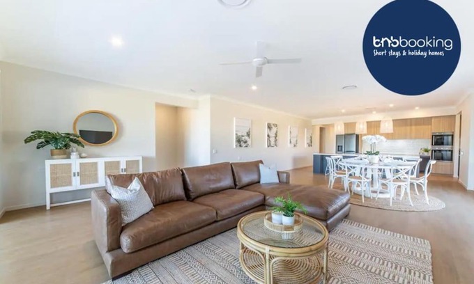 Surfers Paradise House | Capri Waterfront Resort 5BR Waterfront Heated Pool