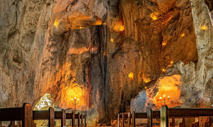 The Caves RV Rental | Capricorn Caves - Caravan Park