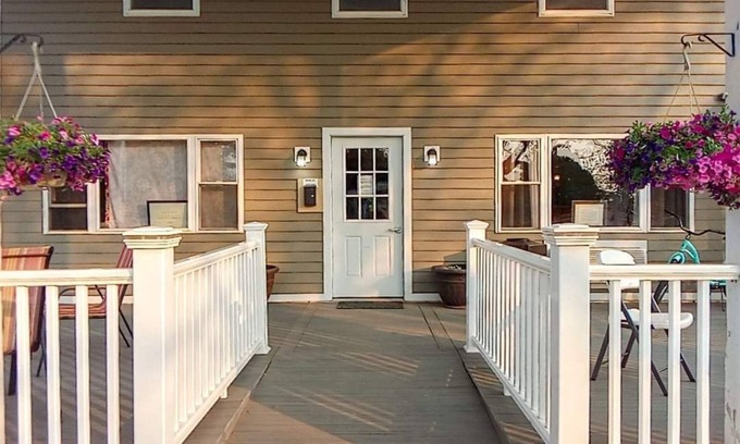 Alexandria Bay Hotel | Capt.'s Inn & Suites