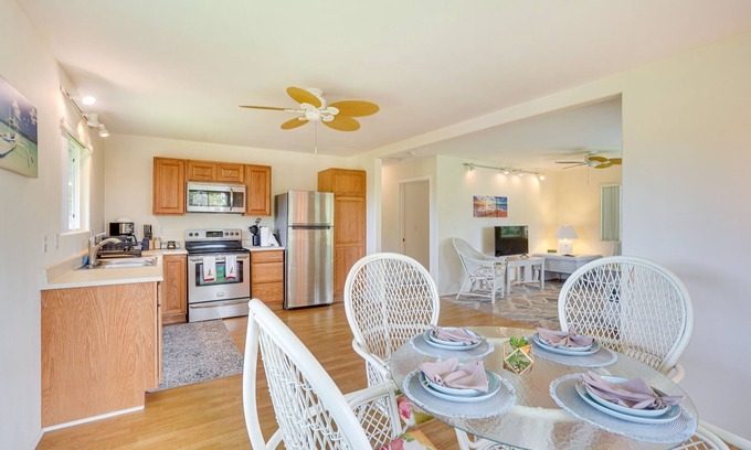 Papa House | Captain Cook Home on Quiet 3 Acres w/Fruit Trees