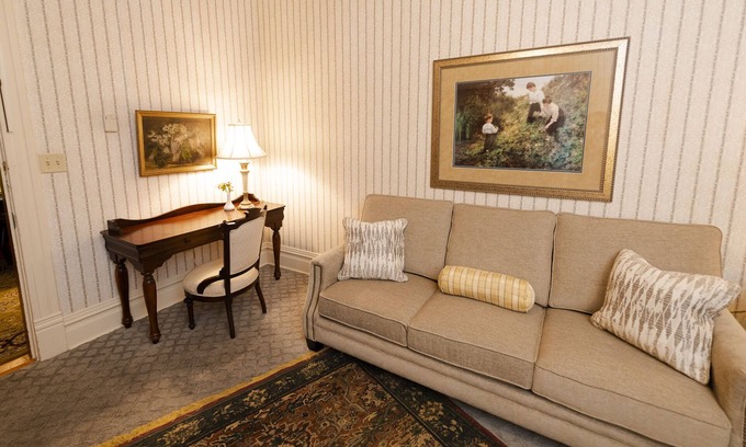 Arkadelphia Hotel | Captain Henderson House