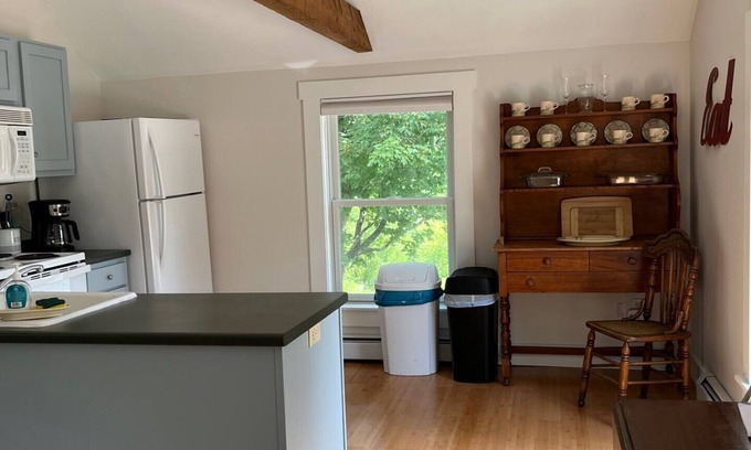 Kennebunk Apartment | Captain's Quarters at Waldo Emerson Inn Carriage House, 2nd floor 2 bdrm/1 bath